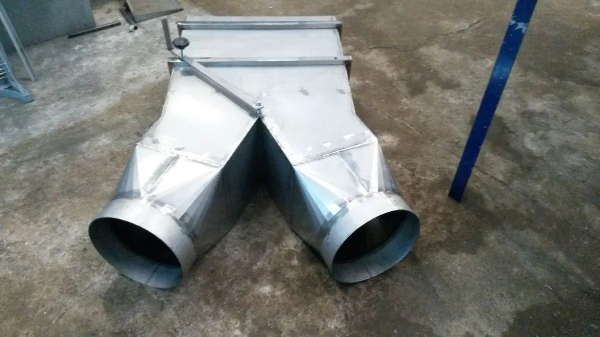 Duto de exaustão em chapa galvanizada com derivação em Y, fabricado pela Arlimpo Ventilação