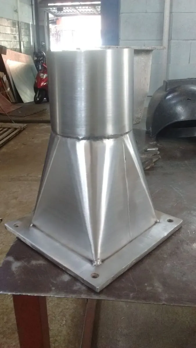 Peça de transição para chaminé em aço inox com base flangeada